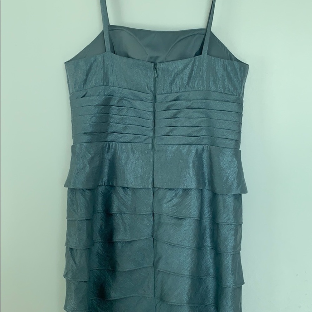 Dress - Picture 5 of 7